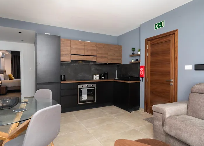 Modern 1br Close To Manoel Island Saint Julians & Tigne Shopping Mall